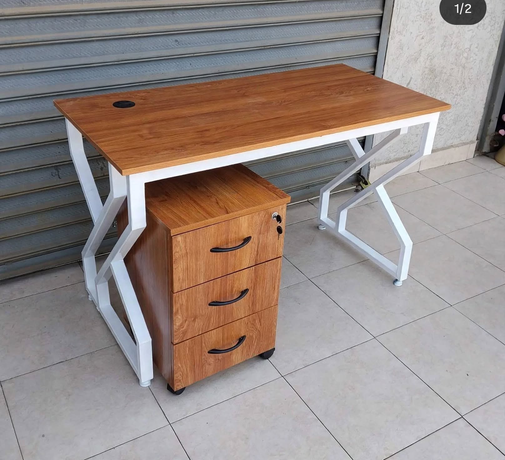 Office desk and chairs 