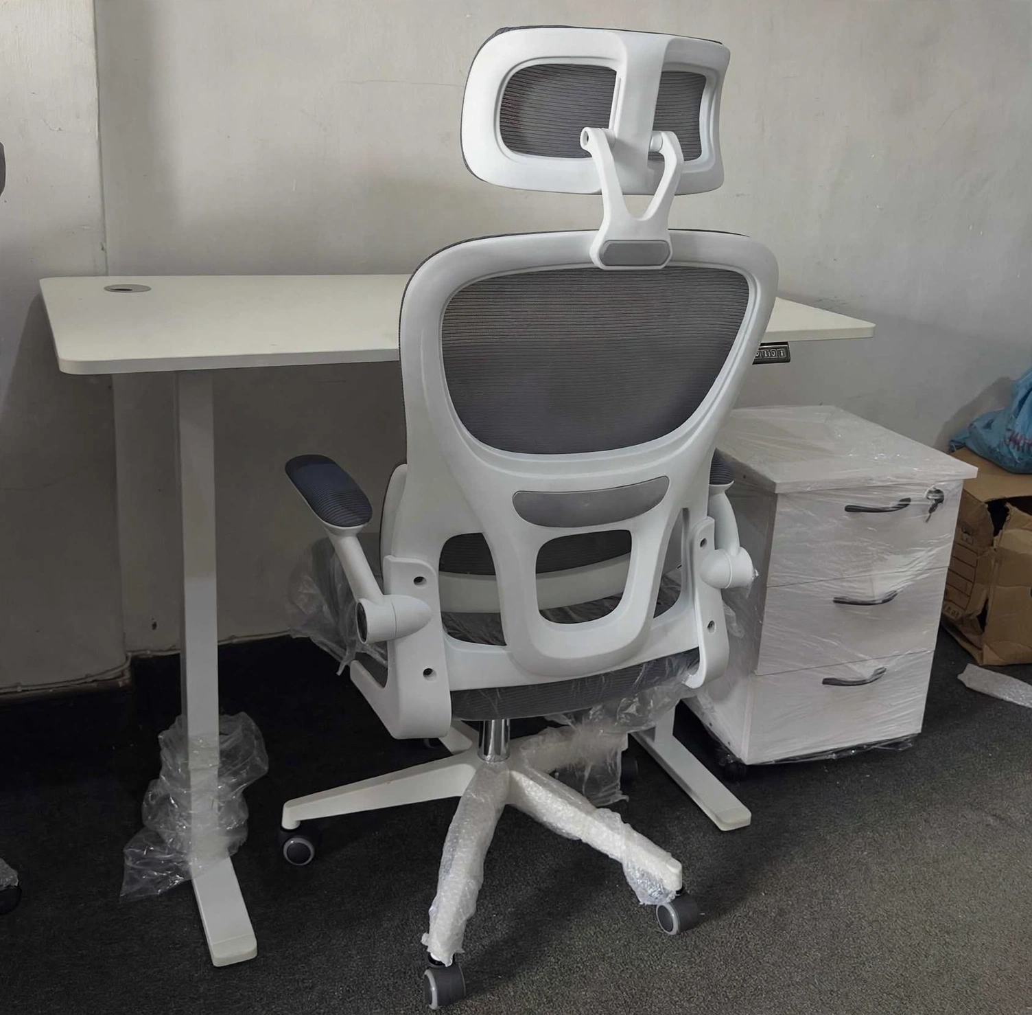 Office desk and chairs 