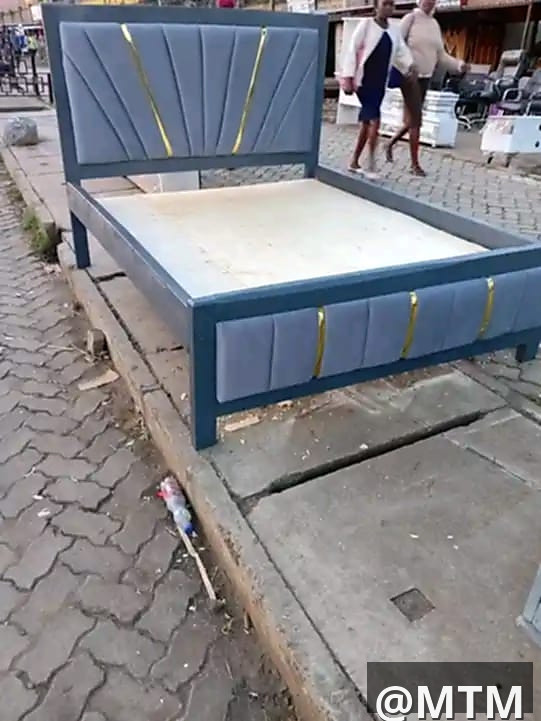 mochet bed
