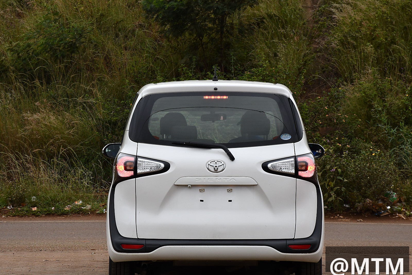 Toyota Sienta 