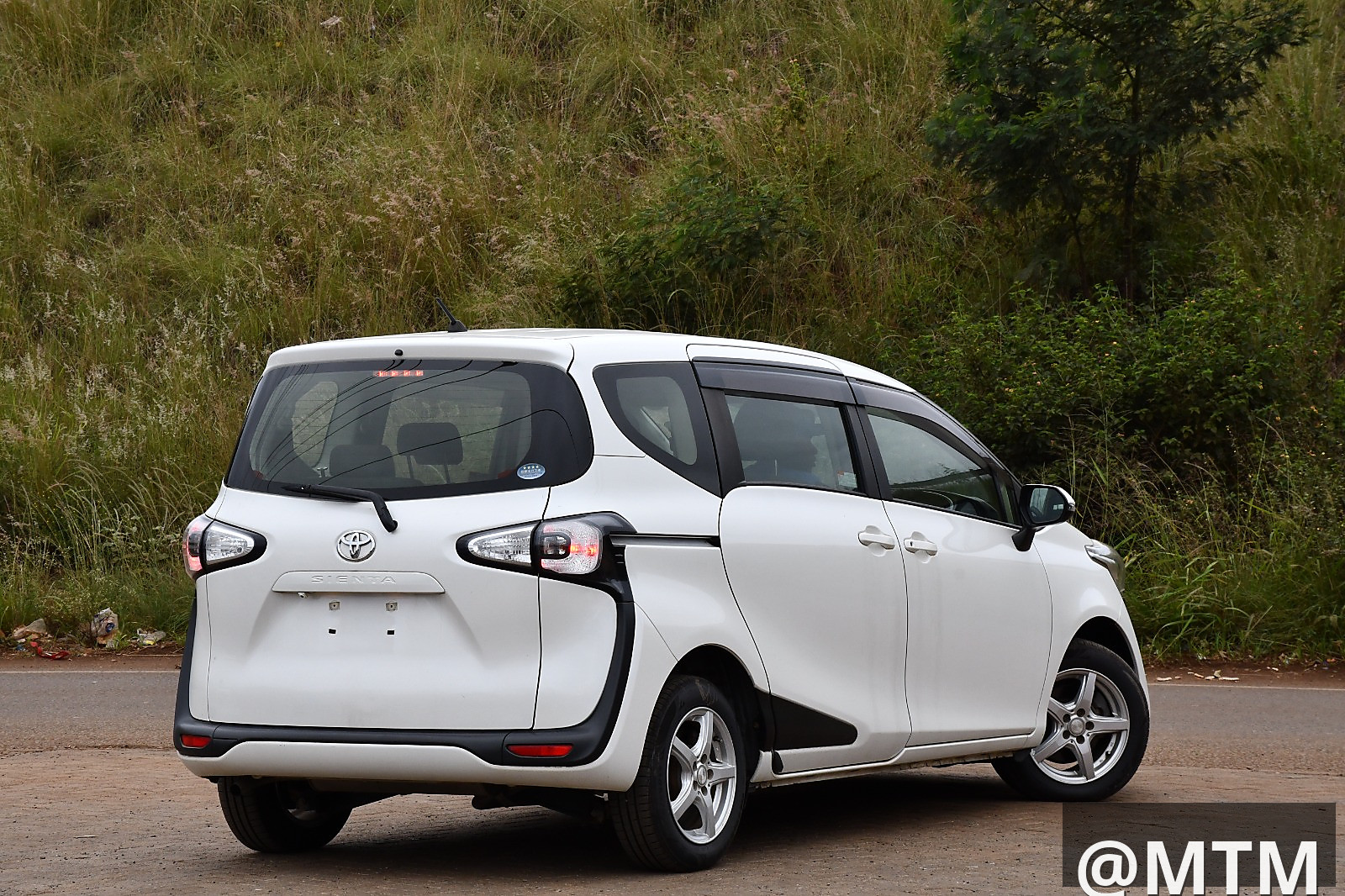 Toyota Sienta 
