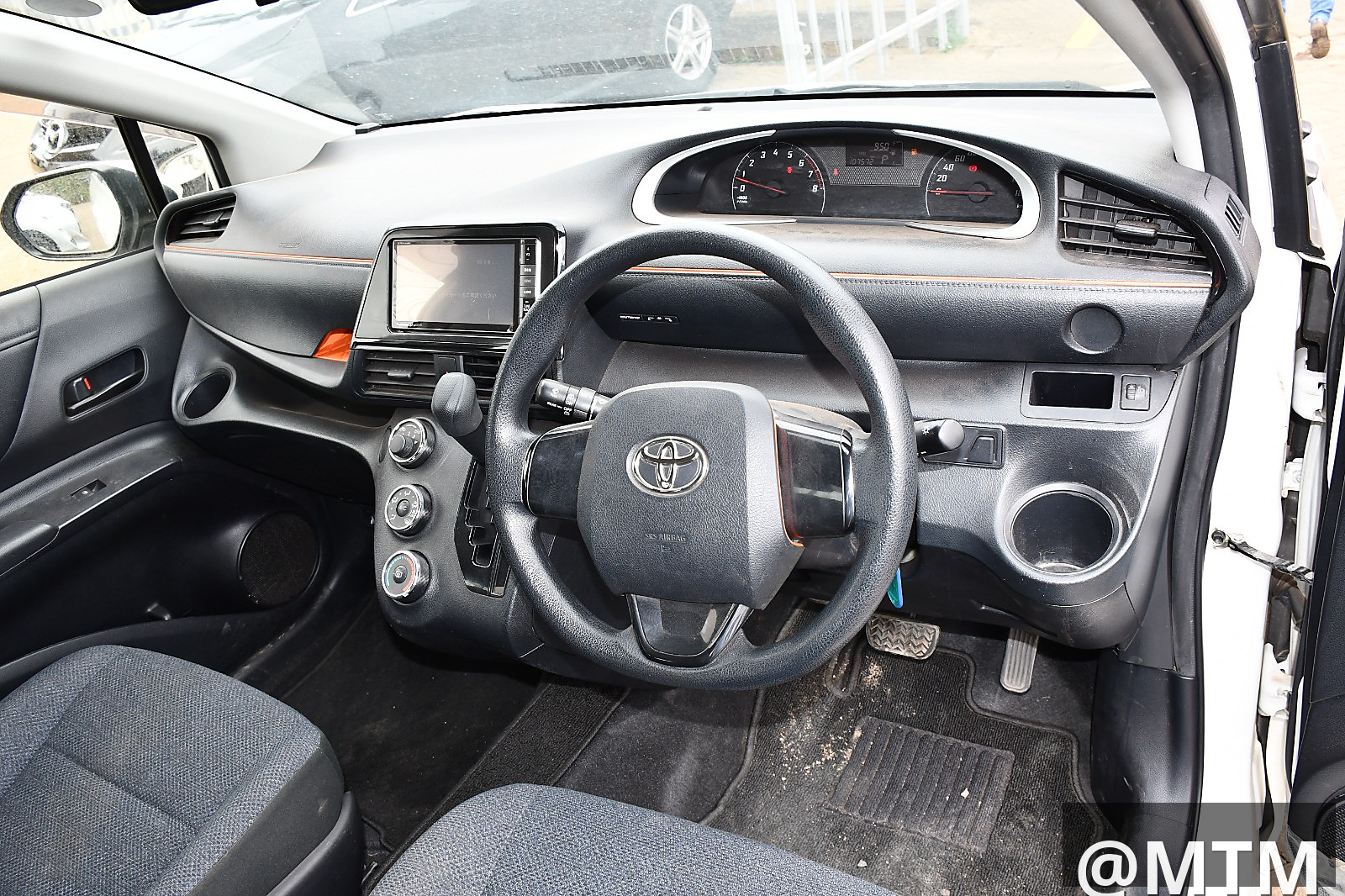 Toyota Sienta 