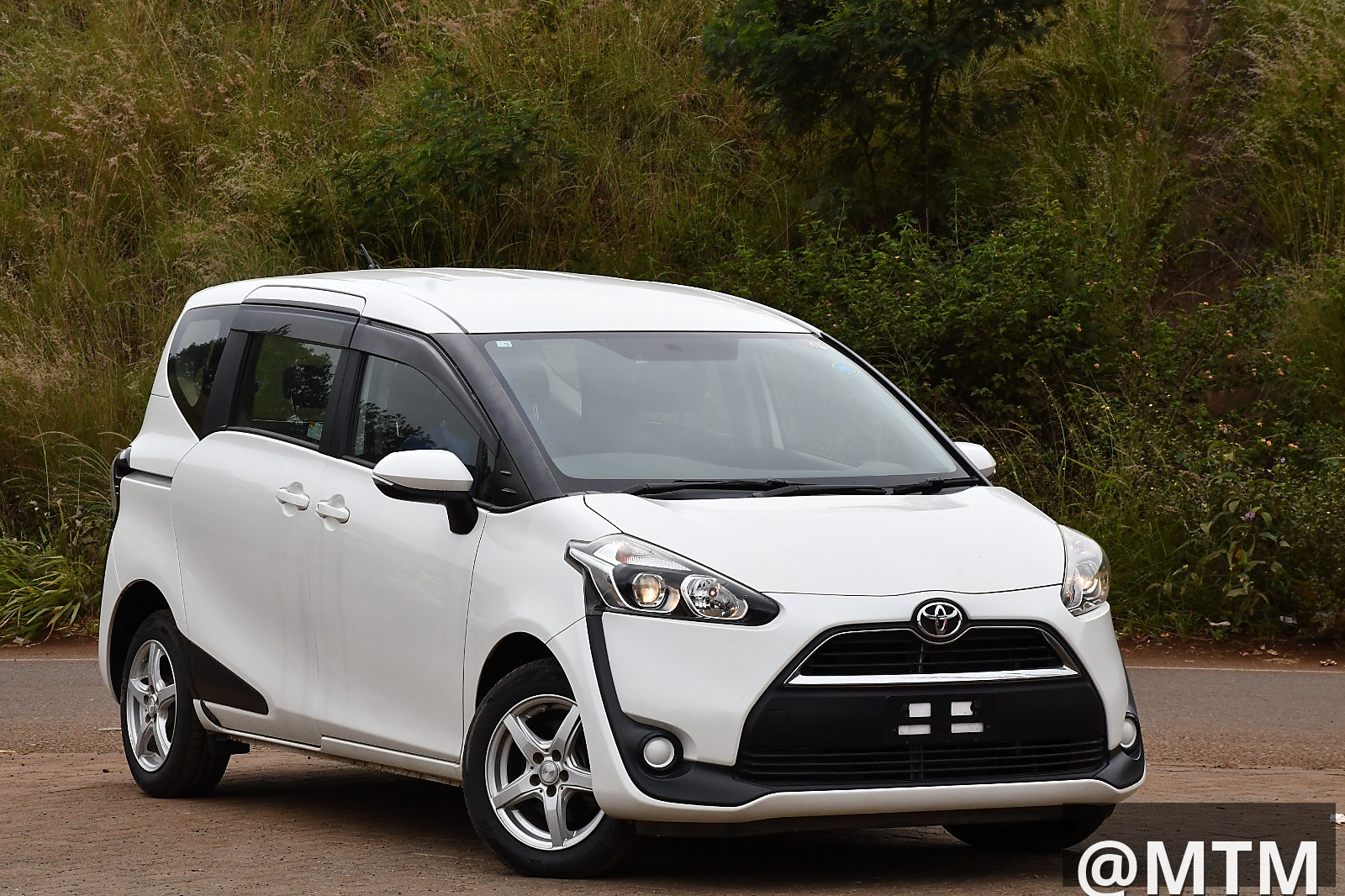 Toyota Sienta 