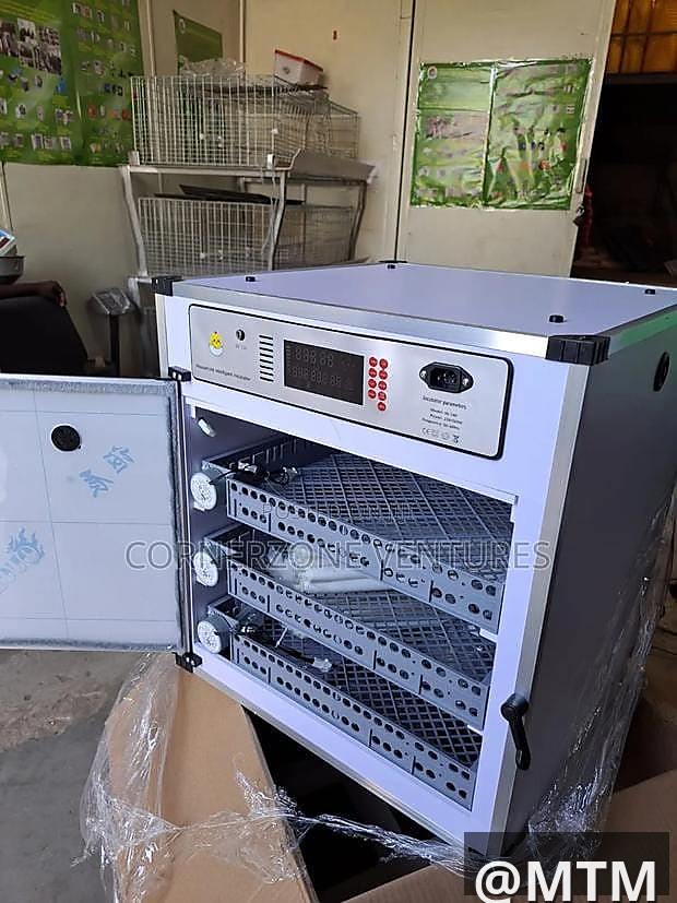 Mini incubators ranging from 64 to 204 eggs capacity