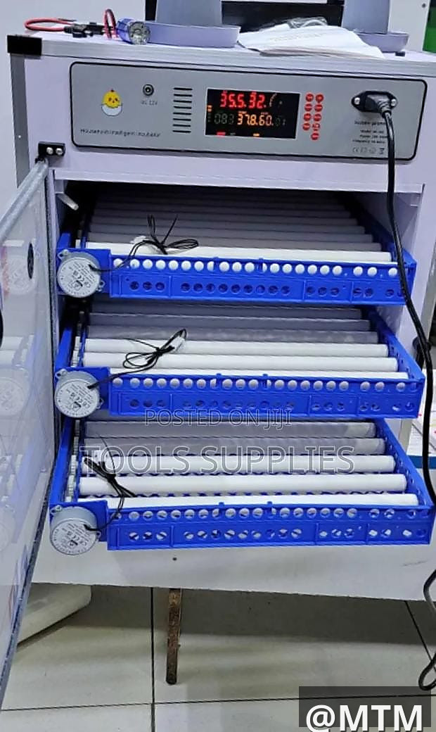 Mini incubators ranging from 64 to 204 eggs capacity