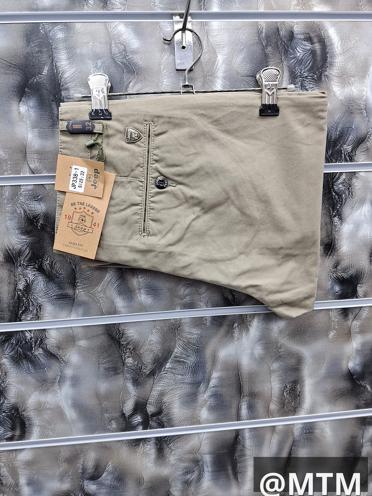 khaki trousers 