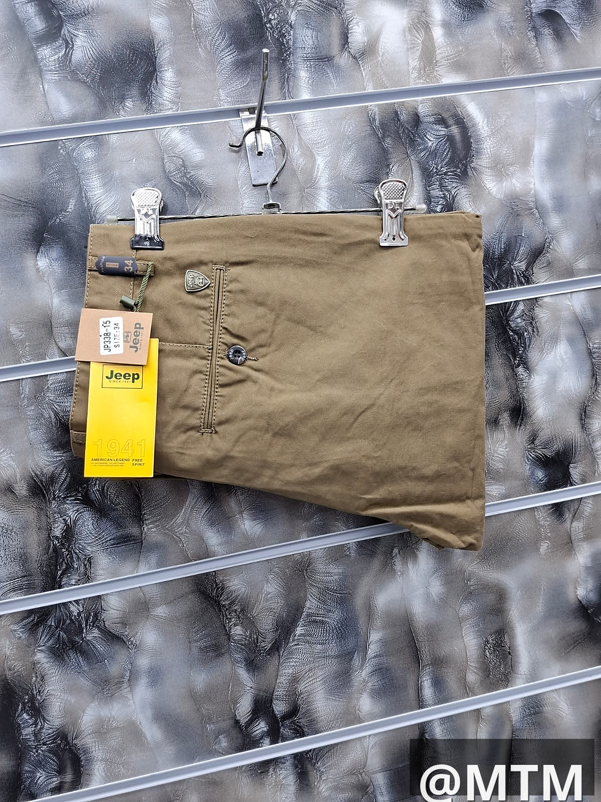 khaki trousers 