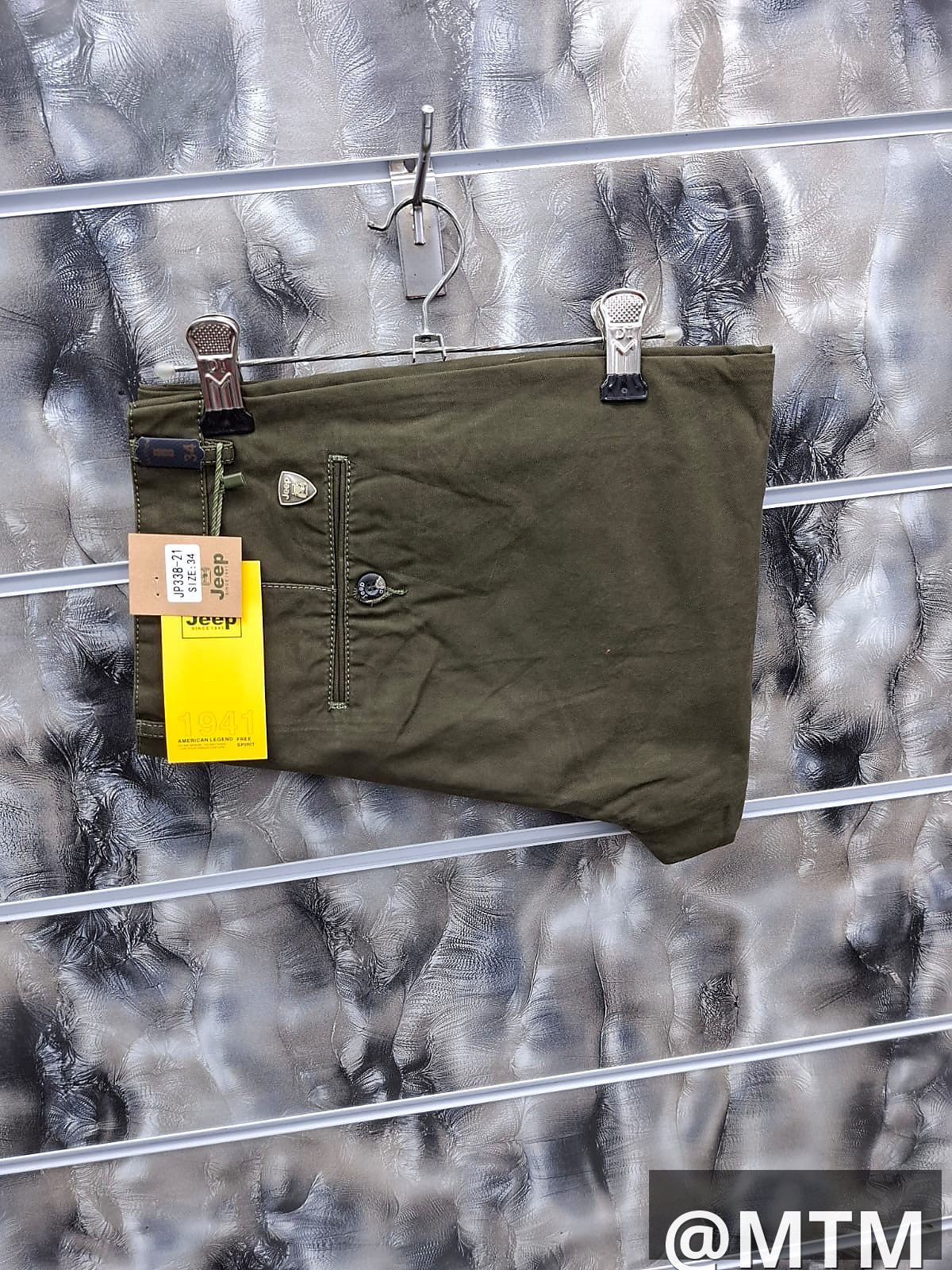 khaki trousers 