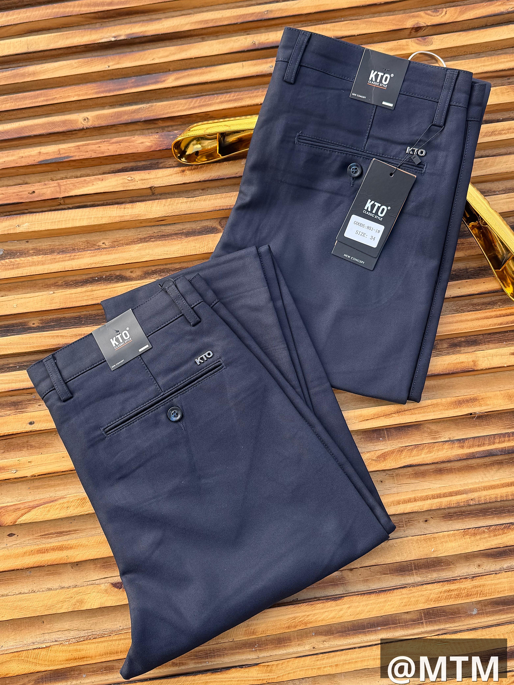 khaki trousers 