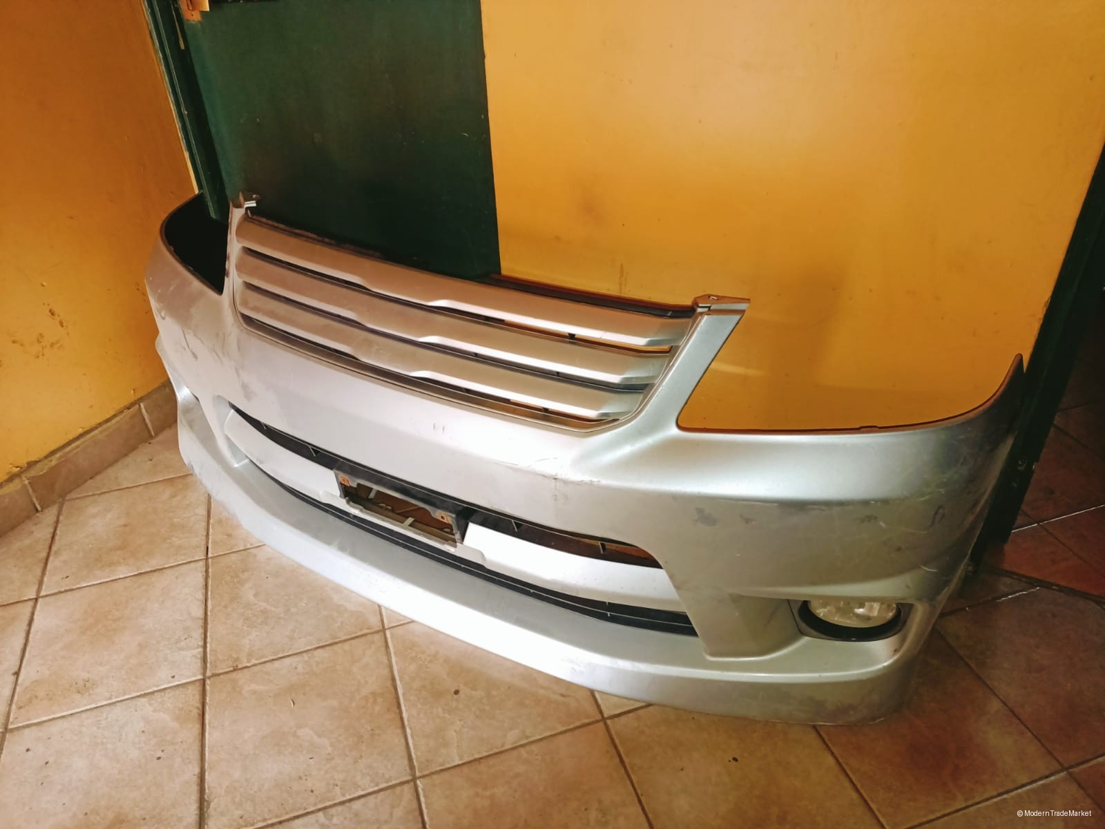 Noah 2003 front bumper 