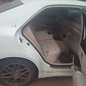 toyota crown perl white