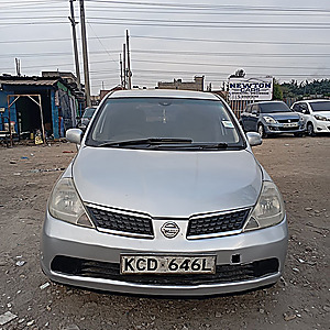 NISSAN TIIDA 